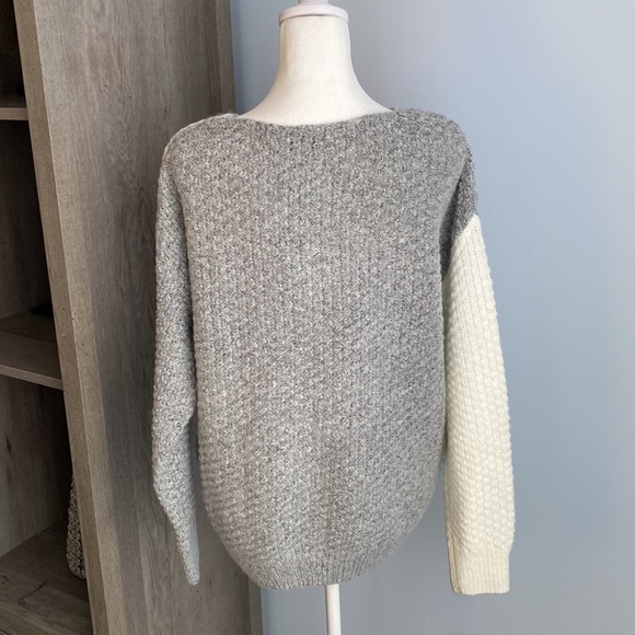 NWT Lety & Me gray and white sweater. Size M. - Picture 2 of 11